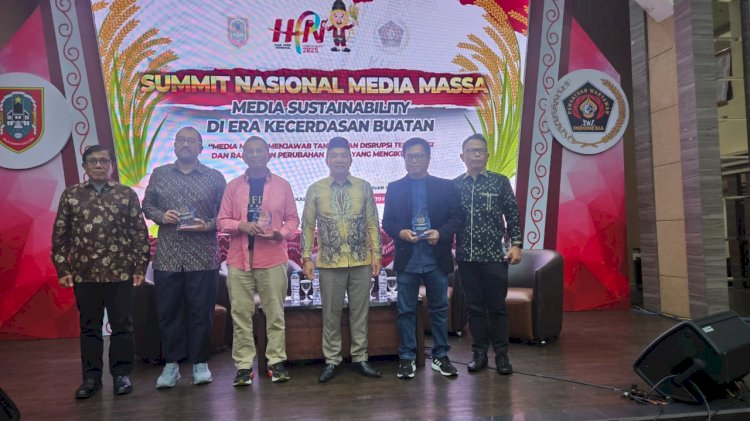 Dahlan Iskan Dan Narasumber Lainnya Dalam Summit Nasional Media Massa Media Sustainability Di Era Kecerdasan Buatan. Istimewa
