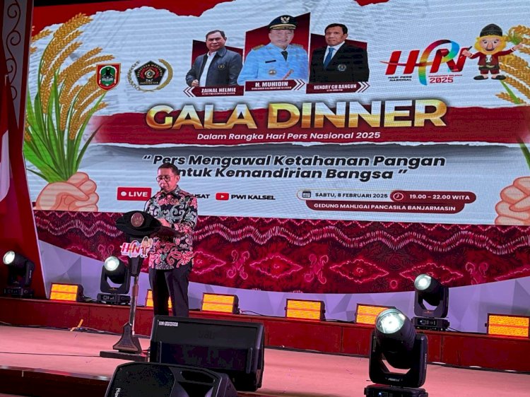 Menteri Kebudayaan Republik Indonesia Memberikan Sambutan Dalam Gala Dinner Hari Pers Nasional (HPN 2025) Yang Diselenggarakan Pada Wetland Square, Banjarmasin, Kalimantan Selatan, Sabtu (08/02). Istimewa