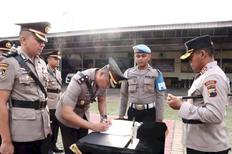 Serah terima jabatan Wakapolres dan Kasatlantas Grobogan, Kamis (13/2) siang. Dok Polres Grobogan