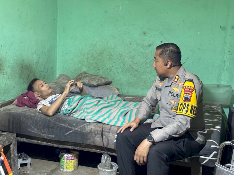 AKBP Rosyid Hartanto, Kapolres Boyolali Salurkan Bansos Dan Berikan Arahan Di Polsek Wonosegoro Pada Senin (17/02). Istimewa