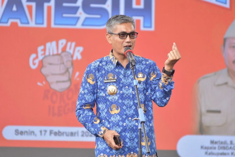 Pj Bupati Timotius Suryadi sosialisasi aturan cukai di pasar Matesih. Dian Tanti/RMOLJateng