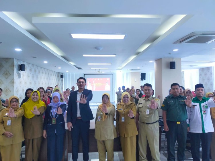 Peserta Rapat Koordinasi Tim Gugus Tugas KLA Di Kantor Pemkab Sukoharjo Dan Pelaksana Tugas (Plt) Kepala Dinas Pengendalian Penduduk, Keluarga Berencana, Dan Pemberdayaan Perempuan Dan Perlindungan Anak (DPPKBP3A) Kabupaten Sukoharjo, Sumini, SE, MM Selasa (18/02). Istimewa 
