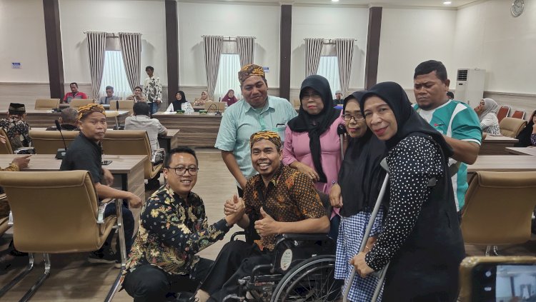 Wabub Adhe Eliana (berkacamata). Dian Tanti/RMOLJateng