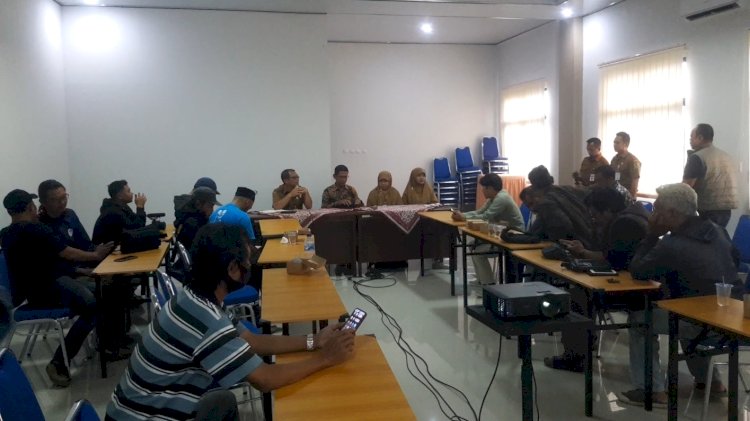 Konferensi Pers terkait vokalis Band Sukatani di Gedung Dindikpora Banjarnegara. Arief Ferdianto/RMOLJateng