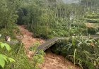 Diterjang Banjir Bandang, Jembatan Penghubung 2 Kecamatan Di Banjarnegara Putus Total