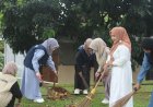 Sambut Nuzulul Quran, Tim Hijau Bersihkan Area Masjid Sekolah