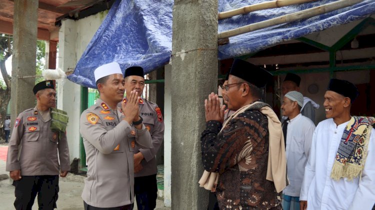 Respon Cepat Polres Pemalang Beri Bantuan 50 Sak Semen Untuk Pembangunan Masjid Dan Lakukan Antisipasi Gangguan Kamtibmas. Istimewa