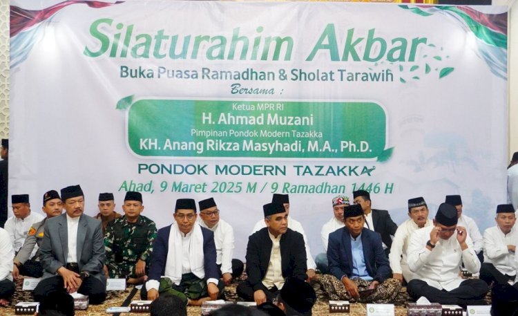 Kunjungan kerja dan buka puasa bersama Ketua MPR RI, Ahmad Muzani di Pondok Modern Tazakka, Kecamatan Bandar, Kabupaten Batang, Minggu (9/3). Diskominfo Kab Batang