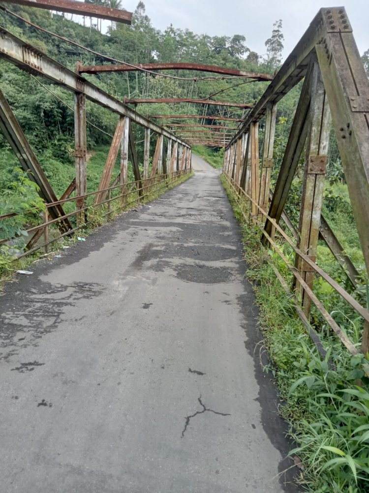 Kondisi Jembatan Kalierang Saat Dilaporkan Kepada Pemda Via LaporGub! Tahun 2023. 