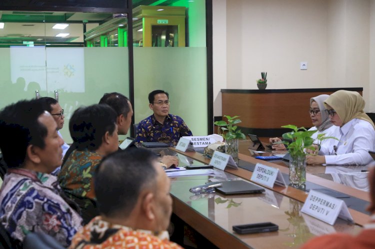 Budi Setiyono, Sekretaris Kementerian Kependudukan Dan Pembangunan Keluarga (Kemendukbangga)/Sestama Badan Kependudukan Dan Keluarga Berencana Nasional (BKKBN) Memimpin Rapat Pembahasan Revisi Undang-Undang Nomor 23 Tahun 2014 Tentang Pemerintahan Daerah Pada Selasa (12/03). Istimewa