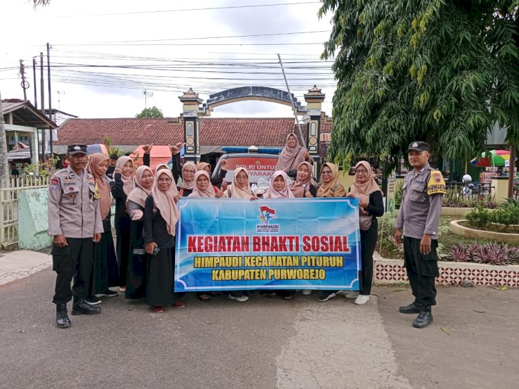 Himpaudi Pituruh Gelar Aksi Berbagi Takjil Di Pasar Tradisional. Istimewa