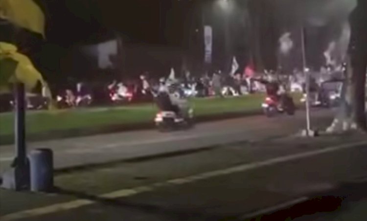 Aksi Sweeping Meresahkan Ratusan Kreak Dibubarkan Petugas Kepolisian Dan Para Pelaku Digelandang Ke Kantor Polisi, Minggu (23/03) Dini Hari. Tangkapan Layar Media Sosial