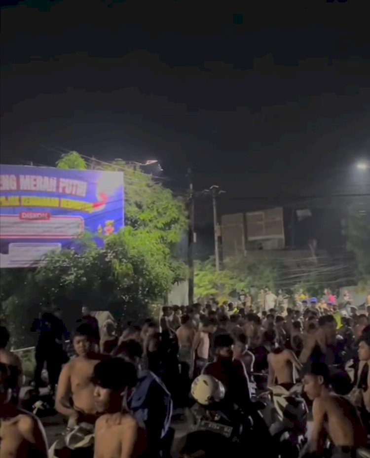 Ratusan Orang Konvoi Di Perbatasan Semarang Dan Kendal, Minggu (23/03) Dini Hari Dihadang Aparat Kepolisian. Tangkapan Layar Media Sosial  