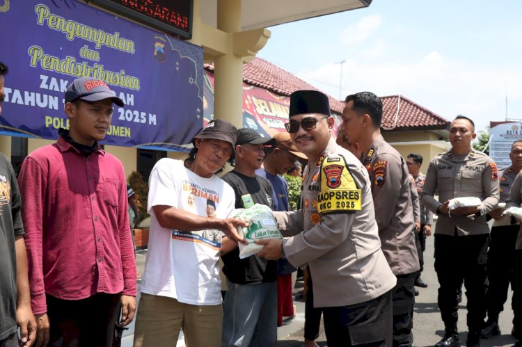 Polres Kebumen Distribusikan 812 Paket Beras Hasil Zakat Dari Personel. Humas Polres Kebumen