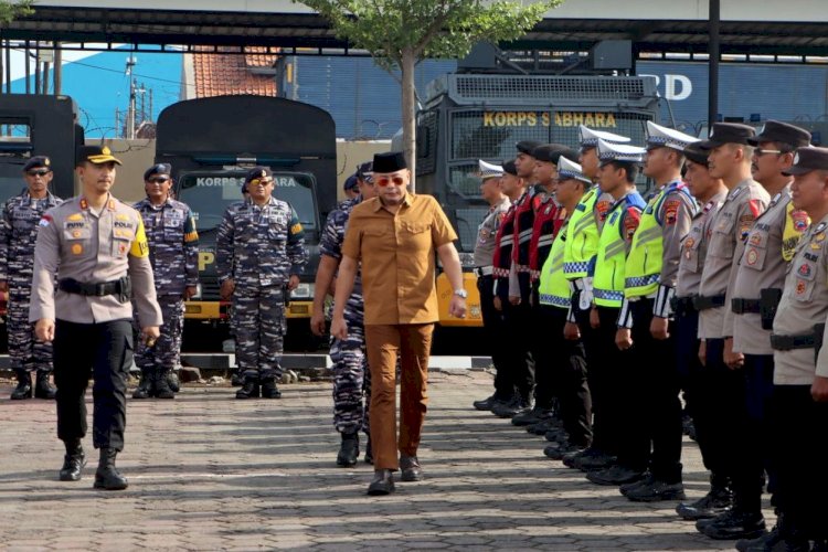 Upacara Gelar Pasukan Operasi Kepolisian Terpusat Ketupat Candi 2025 Tunjukkan Sinergi Pemerintah Kota Tegal, Polres Tegal Dan Instansi Dalam Pengamanan Arus Mudik 2025. Humas Polres Tegal Kota