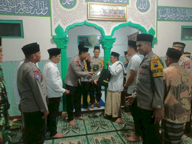 Rombongan PJU Polres Boyolali Dipimpin Oleh Kabag Ops Polres Boyolali, Kompol Sholikin, Dan Disambut Oleh Kapolsek Sambi Dan Anggota, Serta Takmir Masjid Naj'la Assadiri, Lugimanto, Selasa (25/03). Humas Polres Boyolali/RMOLJawaTengah