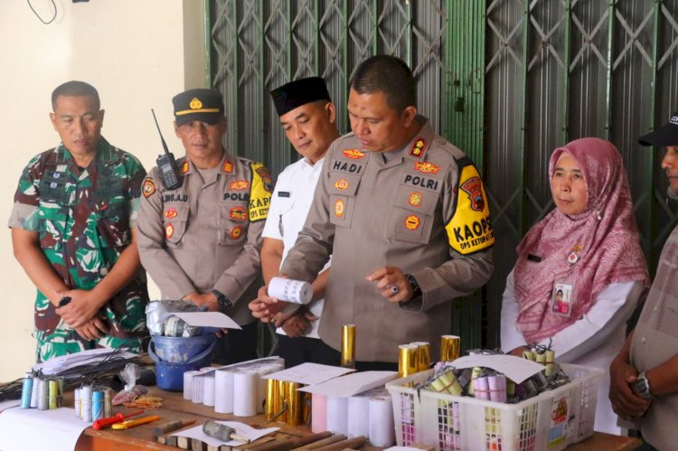Kapolres Tunjukkan Hasil Penyisiran Petasan Di Tawangmangu. Dokumentasi Humas Polres