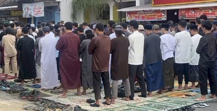 Beberapa Masjid Kota Solo Gelar Salat Id Di Surakarta Berdasarkan Rukyat Global Pada Hari Minggu (30/03). Dian Tanti Burhani/RMOLJawaTengah
