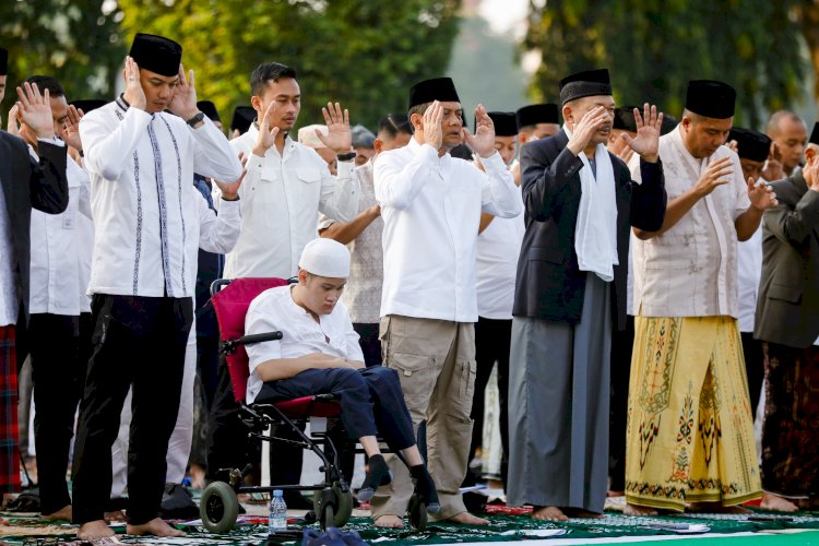 Gubernur Jawa Tengah Ahmad Luthfi Ikuti Salat Id Di Simpang Lima Semarang Bersama Ribuan Warga Masyarakat, Senin (31/03). Dokumentasi Pemprov Jawa Tengah