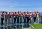 Bupati Setyo Menjajal Jembatan Kaca Sembari Andum Kupat