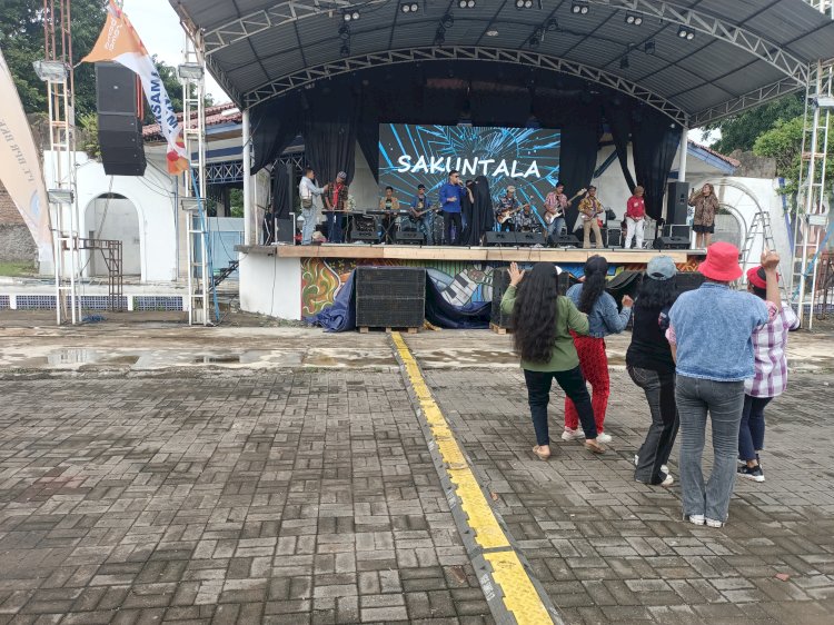 Acara Dangdut Jadoel Festival di PRPP Jawa Tengah, Jumat (4/4) dimeriahkan hiburan musik dangdut lintas zaman dan diisi sosialisasi bahaya narkoba dari Ketua DPD Geram Jateng Havid Sungkar. Dicky Aditya/RMOLJateng