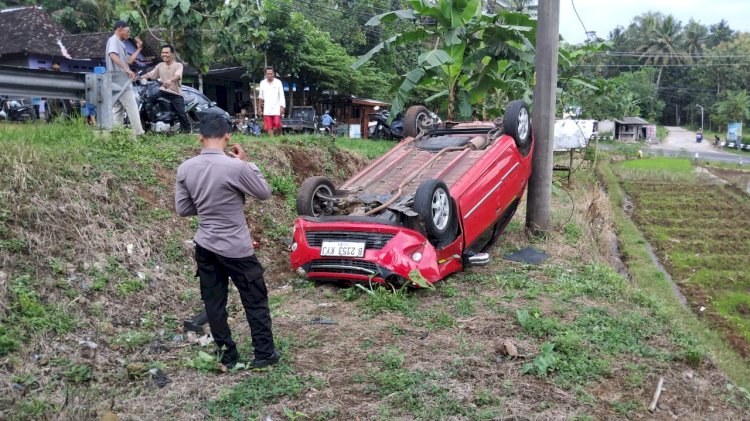 Mobil Warga Bekasi Tergelincir Masuk Ke Sawah Di Jalur Klego-Karanggede, Boyolali, Sabtu (06/04). Dokumentasi Humas Boyolali
