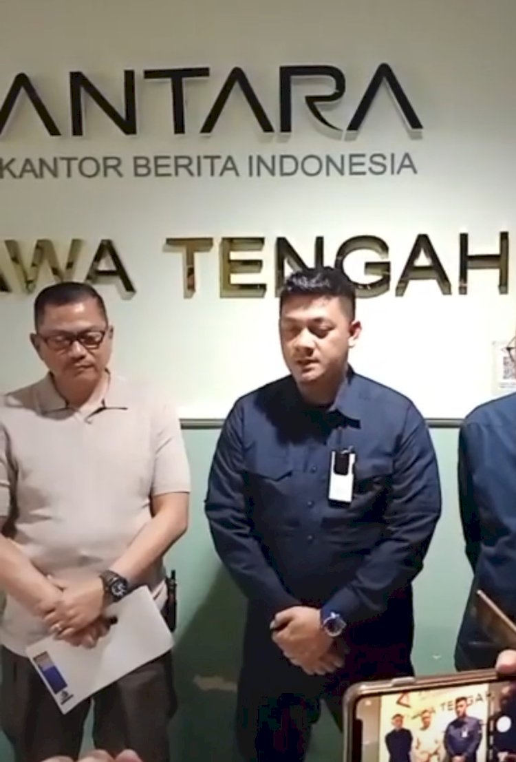 Ipda E Anggota Tim Pengamanan Protokoler Kapolri Meminta Maaf Atas Terjadinya Insiden Kekerasan Dan Intimidasi Terhadap Jurnalis Saat Peliputan Kunjungan Kapolri Di Semarang. Dokumentasi Antara Jateng