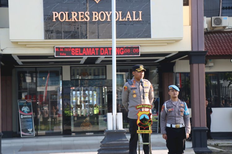 Operasi Ketupat Candi 2025 Resmi Berakhir Dengan Digelarnya Apel Konsolidasi Yang Dipimpin Langsung Oleh Kapolres Boyolali, AKBP Rosyid Hartanto Dan Berlangsung, Di Halaman Mapolres Boyolali, Pada Rabu (09/04) Pagi.