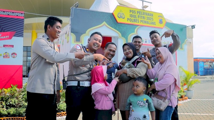 Puso Si Kucing Yang Sempat Hilang, Dan Viral Di Medsos Polres Pemalang, Saat Bertemu Dengan Keluarganya Kembali Di Pos Operasi Ketupat Candi 2025 Polres Pemalang, Selasa (08/04). Humas Polres Pemalang