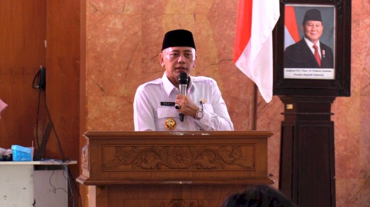 Wali Kota Tegal, Dedy Yon Supriyono, Memimpin Rapat Koordinasi Penurunan Stunting, Di Ruang Adipura, Rabu (09/04). Sofia/RMOLJawaTengah