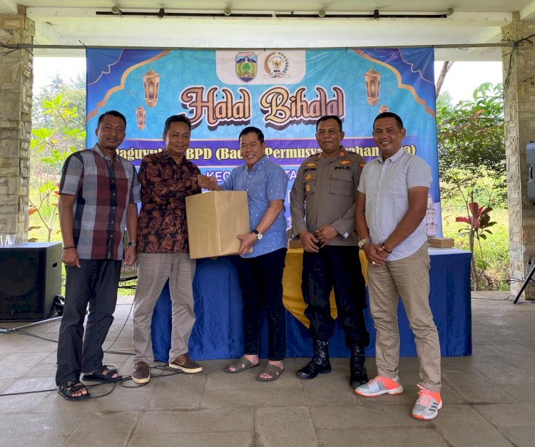 Ketua DPRD Jepara berikan bingkisan apresiasi kepada BPD se Kecamatan Tahunan. Yosef Hidayat/RMOLJateng