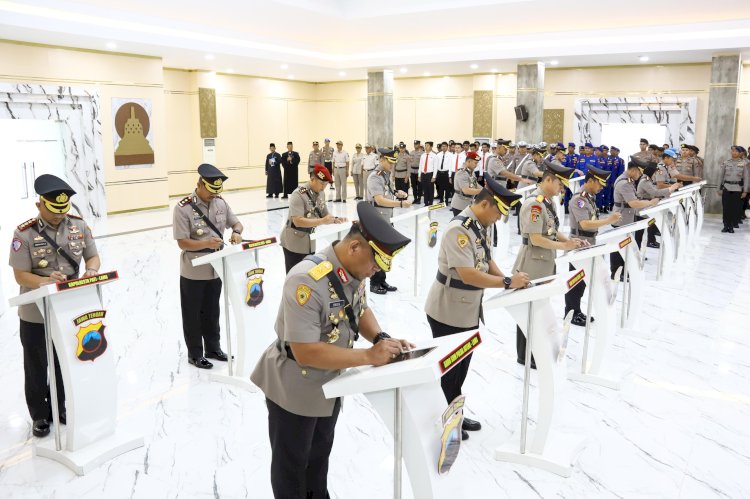 Sertijab beberapa Pejabat Utama dan Kapolres jajaran di wilayah Polda Jateng, Kamis (17/4) (Dok. Polda Jateng)