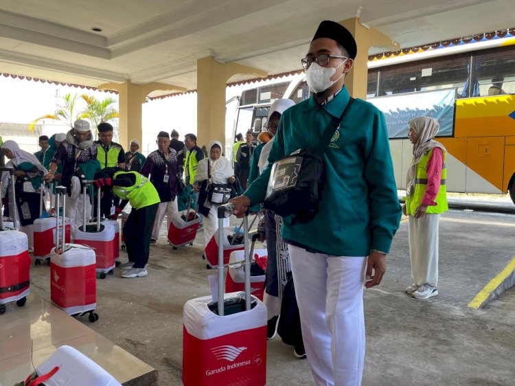 Rombongan calhaj 2024 lalu yang akan berangkat ke Tanah Suci. Istimewa