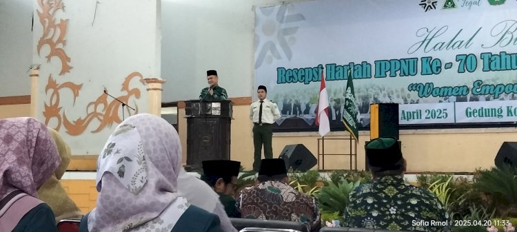 Bupati Tegal Ischak Maulana Rohman Memberikan Sambutan Pada Harlah IPPNU Ke-70 Di Gedung Korpri, Dr. Soetomo, Slawi, Minggu (20/04). Sofia/RMOLJawaTengah