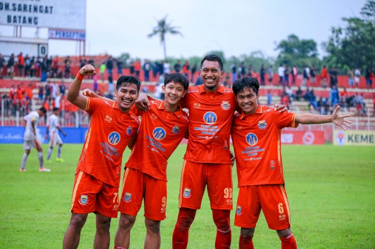 Persibat Menjamu Tim Dari Timur Perseftim Flores Timur Berjalan Dibarengi Dengan Hujan Deras Pertandingan Berjalan Cukup Menarik Di Gelora Olah Raga (GOR) Moh Sarengat Batang, Kabupaten Batang, Senin (21/04). Diskominfo Pemkab Batang