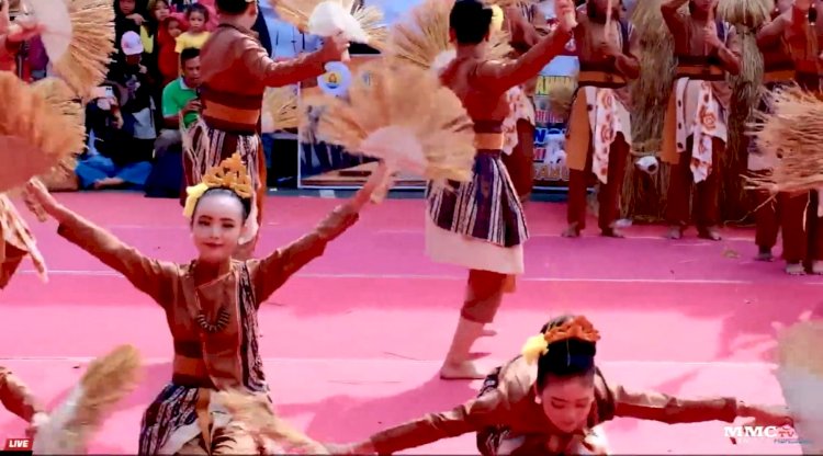 Penampilan peserta parade seni budaya di Alun-alun Purwodadi Grobogan, Selasa (22/4) siang. Rubadi/ RMOLJateng.