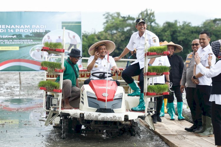 Gubernur Jateng Ahmad Luthfi Optimis Meski Terkendala Musim Kemarau Panjang Pertengahan Tahun Ini Tetap Berhasil Memenuhi Target Produksi Sebagai Dukungan Swasembada Pangan Nasional Sebesar 11 Juta Ton. Dokumentasi Pemprov Jateng