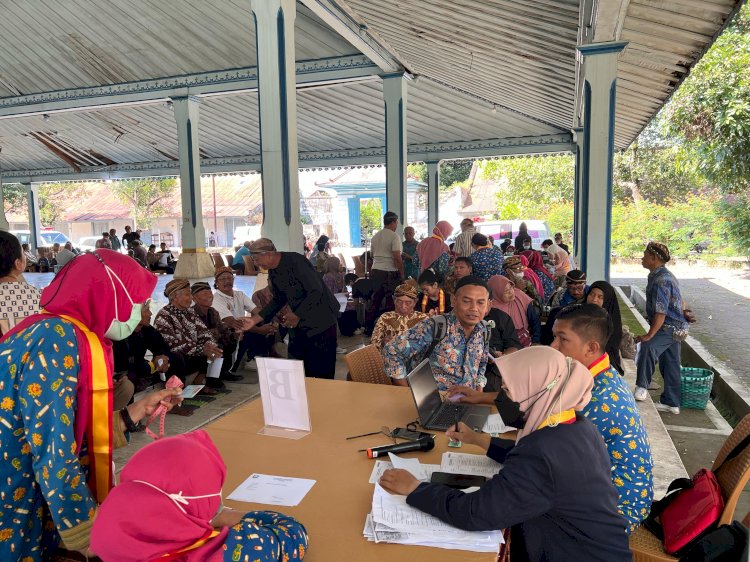 Pengobatan Gratis LDA Keraton Surakarta Dan Dinas Kesehatan Di Bangsal Magangan Keraton Kasunanan Surakarta. Dokumentasi LDA 