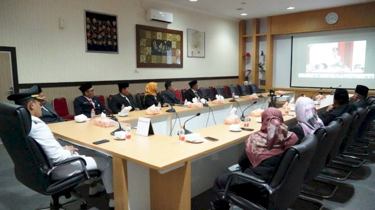 Bupati Purbalingga Beserta Jajaran Pemkab Saat Mendengarkan Amanat Wandagri, Bima Arya, Jumat (25/04). Pemkab Purbalingga