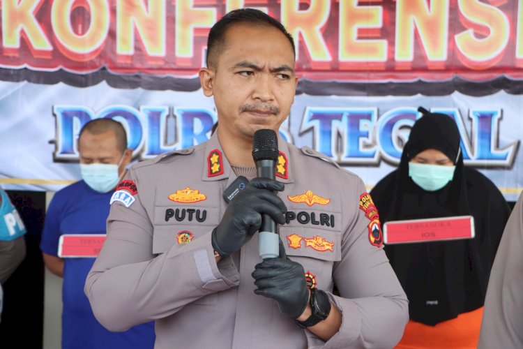 Kapolres Kita Tegal AKBP AKBP I Putu Bagus Krisna Purnama Dan Jajaran Utama Polres Tegal Kota Dalam Koferensi Per Di Mapolresta Kota Tegal, Jumat (25/04). Sofia/RMOLJawaTengah