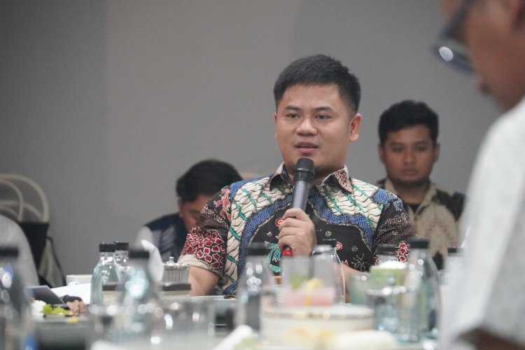Bupati Tegal Ischak Maulana Saat Rakor Persiapan May Day 2025 Tingkat Kabupaten Tegal Desa Kendalserut, Kecamatan Pangkah, Selasa (22/04). Sofia/RMOLJawaTengah