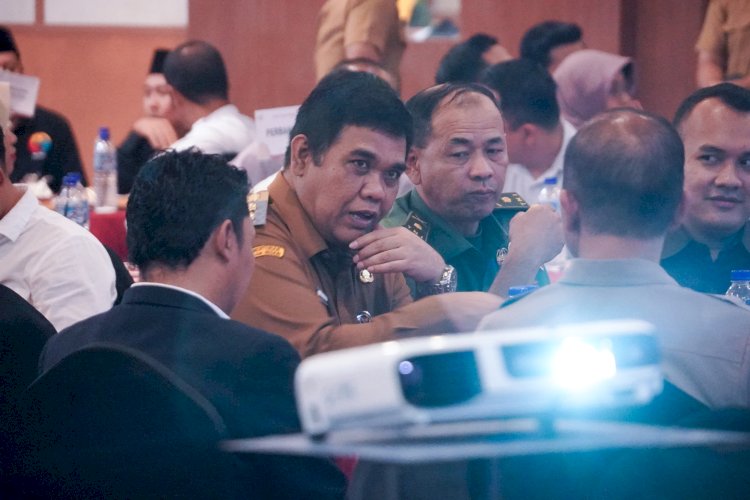 Wakil Bupati Tegal Ahmad Kholid Menghadiri Dialog Ekonomi Dan Halalbihalal Dunia Usaha Bersama Pemkab Tegal Dan KADIN Kabupaten Tegal Di Hotel Grand Dian Slawi, Senin (28/04). Sofia/RMOLJawaTengah