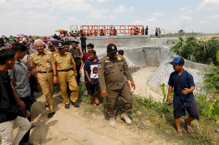 Embung Glebeg, Di Sulang, Rembang, Saat Mantan Gubernur Jateng Ganjar Pranowo Saat Meninjau Proyek Embung Glebeg Pertengahan Tahun 2024. Yon Daryono/RMOLJawaTengah.