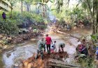 Antisipasi Banjir Sindu, Warga dan TNI Lakukan Bersih-bersih Sungai 