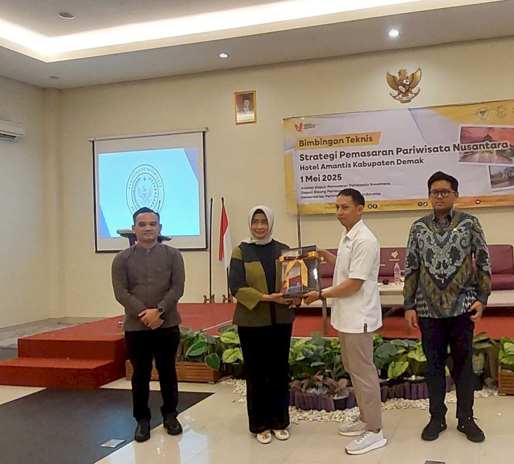 Bimtek Strategi Pemasaran Pariwisata Nusantara Berhasil Dilangsungkan Atas Sinergitas Asisten Deputi Pemasaran Pariwisata, Deputi Bidang Pemasaran, Kementerian Pariwisata Republik Indonesia Bersama Dinas Pariwisata Demak Di Hotel Amantis Demak, Kamis (01/05). Dinparta Demak