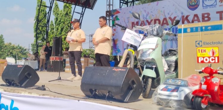 Bupati dan wakil bupati Tegal dalam peringatan Hari Buruh  Internasional di Taman Rakyat Slawi, Kamis (1/5). Sofia/RMOLJateng