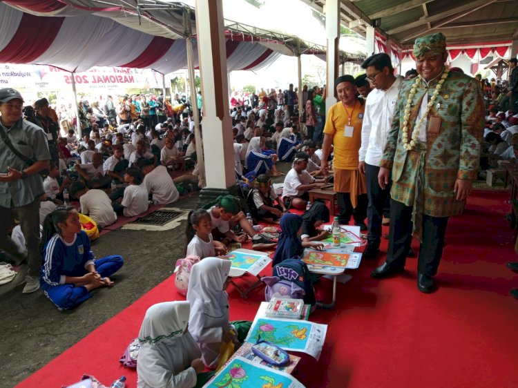 Wakil Bupati Jepara Muhammad Ibnu Hajar Mewakili Bupati Jepara Witiarso Utomo Memimpin Peringatan Hari Pendidikan Nasional Di Jepara Pada Jumat, (02/05). Yosef Hidayat/RMOLJawaTengah