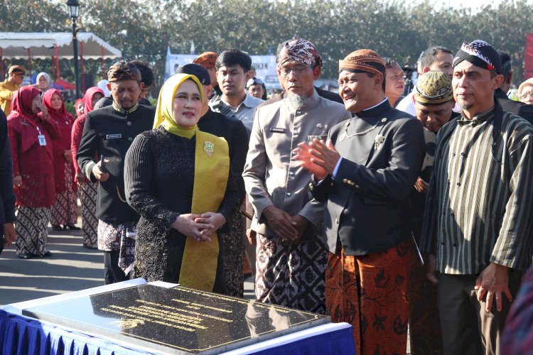 Gubernur Jateng Ahmad Luthfi Katakan Momen Hardiknas 2025 Ini Wujudkan Pemenuhan Hak Mendapatkan Pendidikan Bagi Anak-Anak Tidak Mampu. Pemprov Jateng