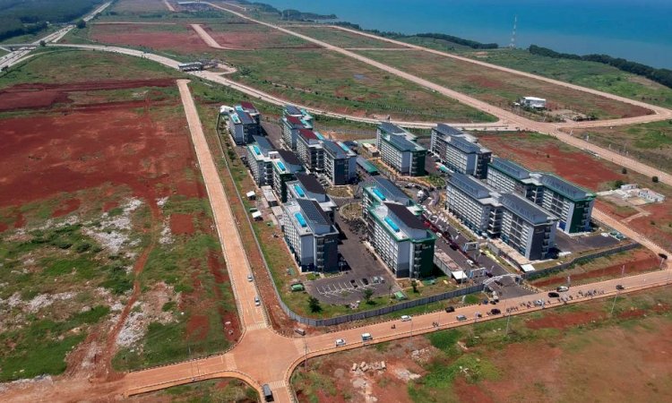 Foto Dari Udara Lokasi Pembangunan Gedung Perusahaan Yang Menempati Lokasi Yang Melanggar Tata Ruang Yang Setelah Rapat Koordinasi Dengan Kementerian Investasi, Satpol PP Telah Menindaklanjuti Dengan Pemasangan Garis Satpol PP. Diskominfo Batang