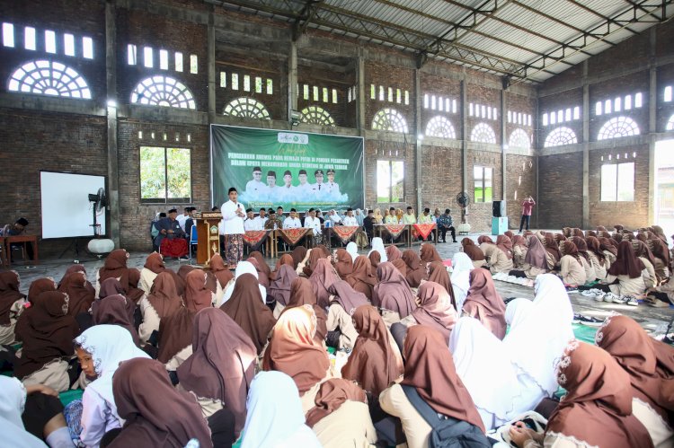 Wagub Jateng Gus Yasin Isi Materi Workshop Pencegahan Stunting Di Pondok Pesantren Al-Itqon, Tlogosari, Sabtu (03/05) Ajak Para Santriwati Peduli Cegah Anemia Dan Stunting. Pemprov Jateng